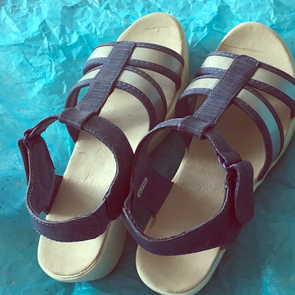 Avon Shoes - NWOT Denim Blue and Silver Avon Sandals W6 comfort